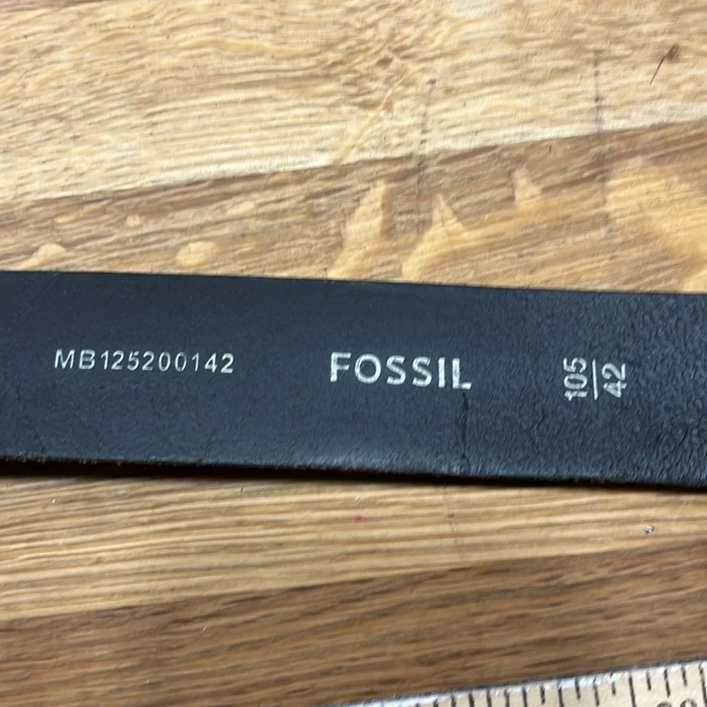 Fossil Distressed Black Leather Belt w/ Silver Tone Buckle, Men’s Size 42